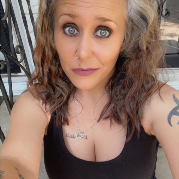 Profile Picture of Amanda Arcement (@amandaestelle20) on Poshmark