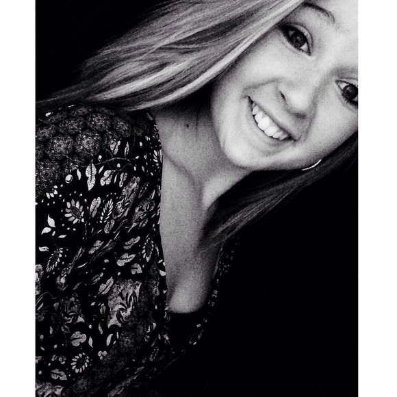 Profile Picture of Brooke Gillingham (@brookecourtney4) on Poshmark