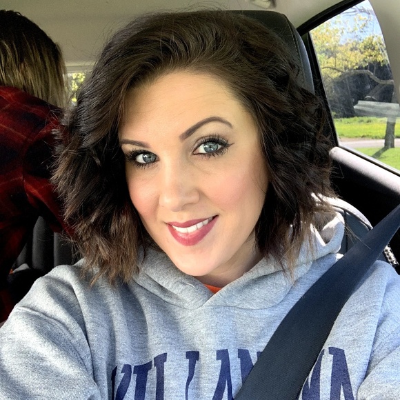 Profile Picture of Cassandra Knickerbocker (@mommabear506) on Poshmark