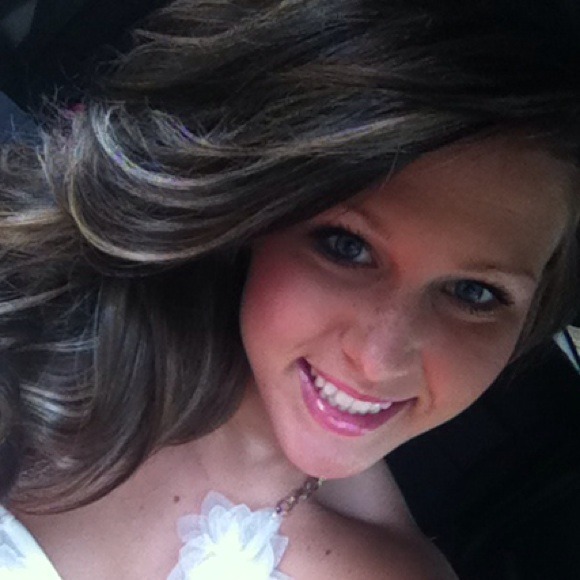 Profile Picture of Bailey Marks (@bay31) on Poshmark