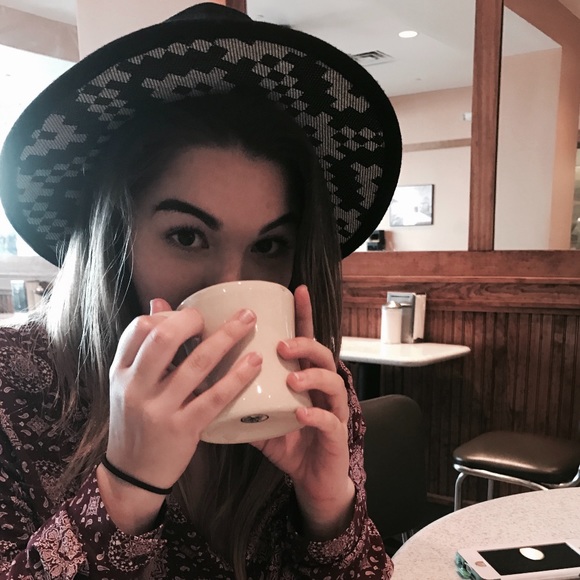 Profile Picture of Toni Kliebert (@tonikliebert) on Poshmark