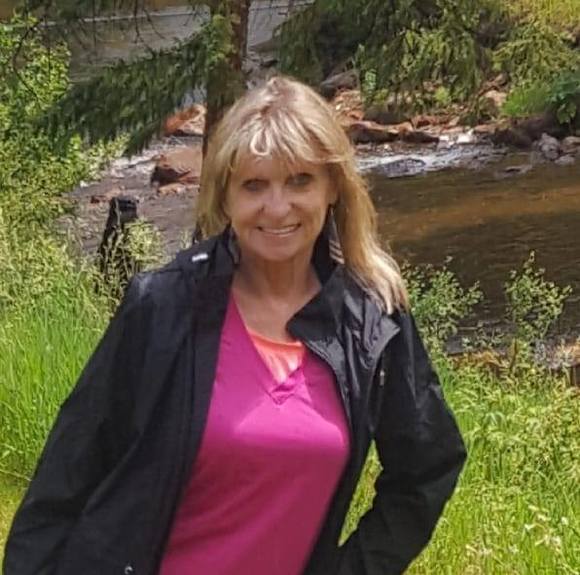 Profile Picture of Babs Roznowski (@peekapoo) on Poshmark