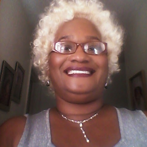 Profile Picture of Sheila Campbell (@sheilagot2sell) on Poshmark