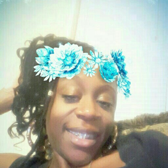 Profile Picture of Towana Johnson (@lovinglondyn) on Poshmark