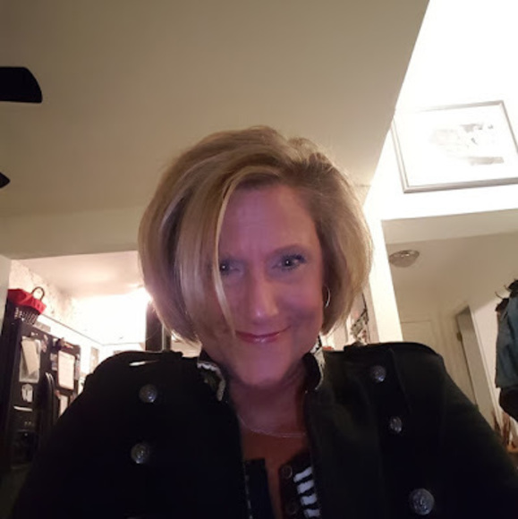 Profile Picture of Catherine Frank (@cjae1962) on Poshmark