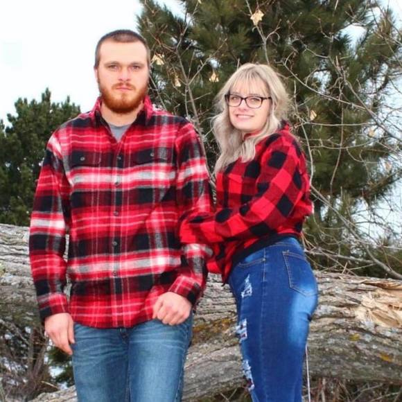 Profile Picture of Samantha Biehn (@upbiehnsamantha) on Poshmark