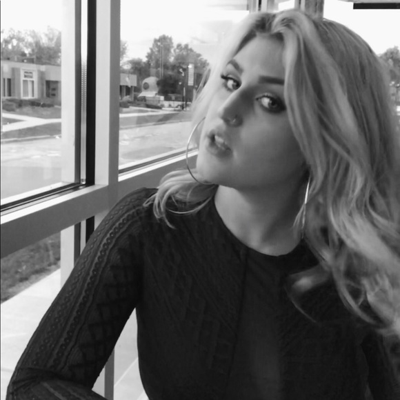 Jocelyn Hankins - Poshmark Profile Picture of Jocelyn Hankins (@jocelynhankins) on Poshmark