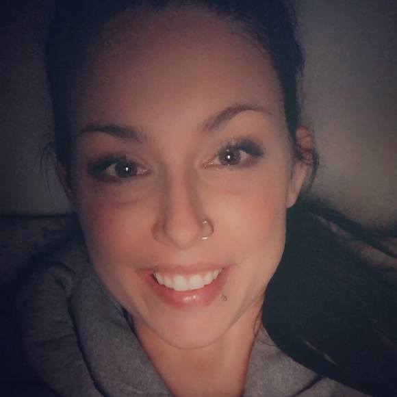 Profile Picture of Michelle Cuffle (@newmee39) on Poshmark