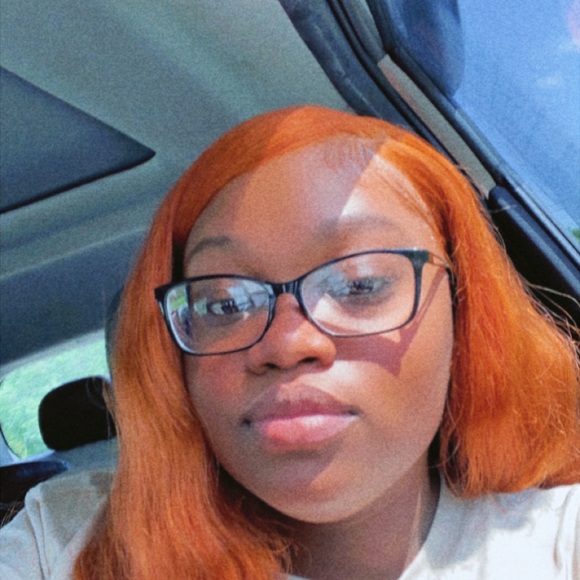Profile Picture of Aida Swinton (@aswinton03) on Poshmark