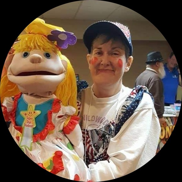 Profile Picture of Diana Snyder (@dollietheclown1) on Poshmark