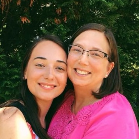 Profile Picture of Carolyn Shackelford (@cshack2831) on Poshmark