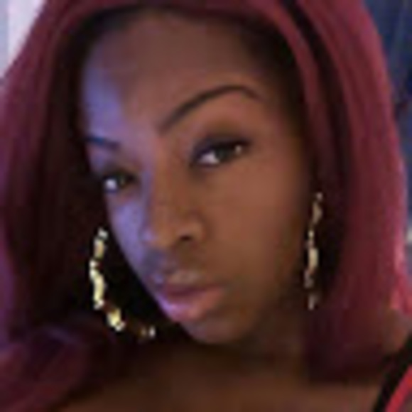 Profile Picture of Alice Walker (@alicewalker702) on Poshmark