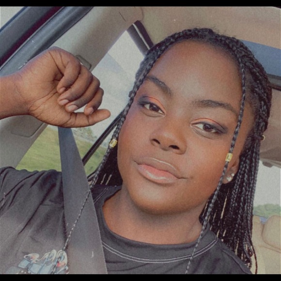 Profile Picture of Kaleah Bridgeforth (@kaleahdjb) on Poshmark