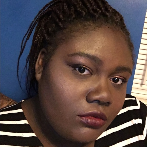 Profile Picture of Anna Black (@annablack13) on Poshmark