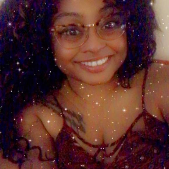 Profile Picture of Britney Mckenzie (@britneymcken987) on Poshmark