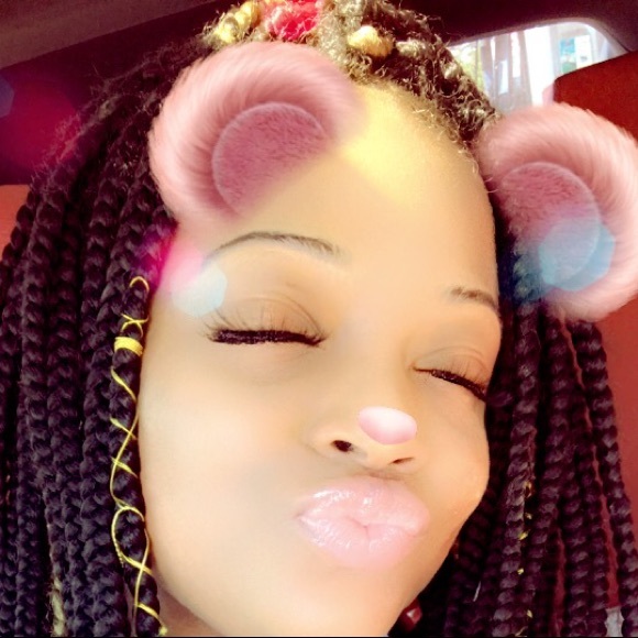 Profile Picture of Candice Moses (@candice_21) on Poshmark
