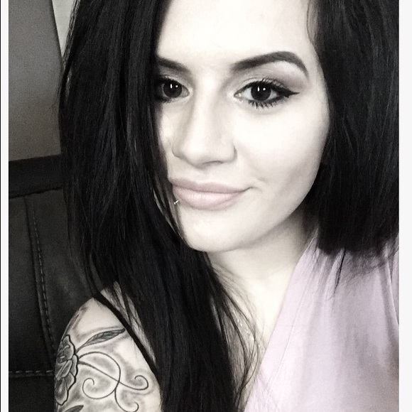 Profile Picture of Michaela Fossen (@mnkb1543) on Poshmark