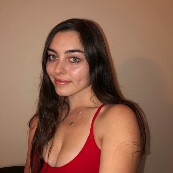 Profile Picture of Leah Lustig (@leahlustig) on Poshmark