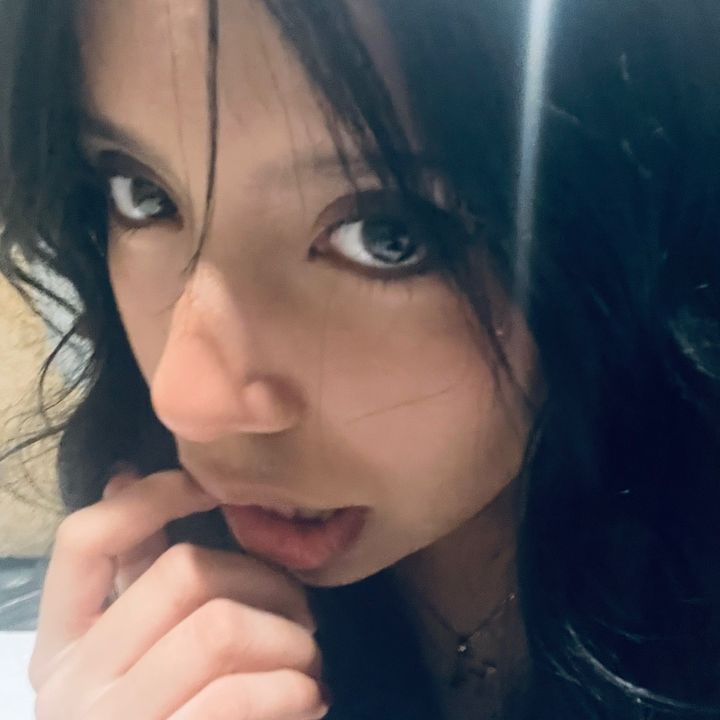 Profile Picture of Crystaloza 💭 (@cryst4l_0511) on Tiktok