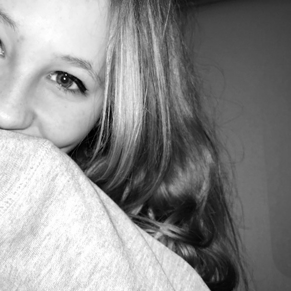 Profile Picture of Kadi Malueg (@idckadi) on Poshmark