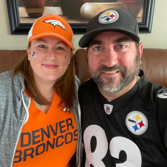 Profile Picture of Bobbi Carver (@bobbijocarver) on Poshmark