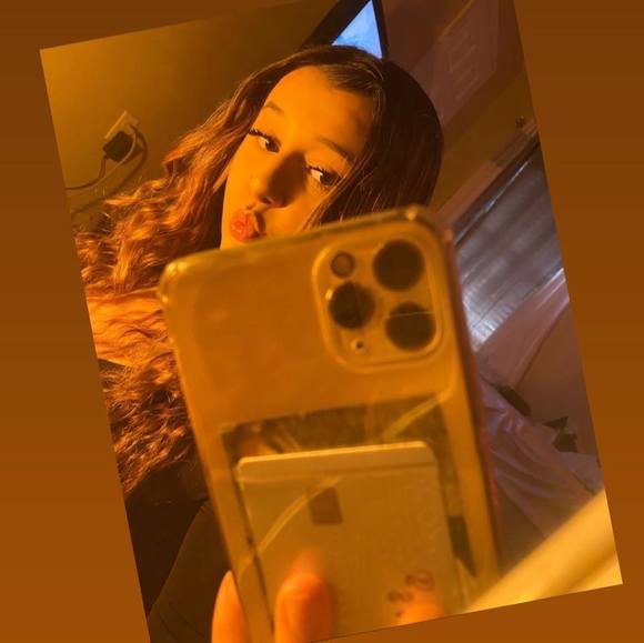 Profile Picture of Lexi Lipson (@lexidoe2004) on Poshmark