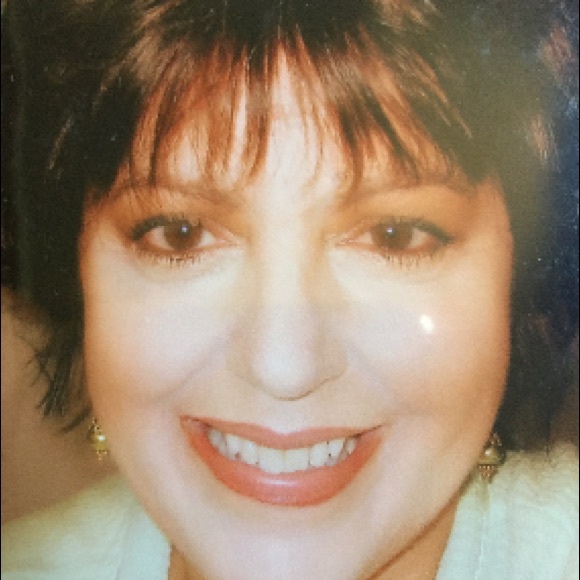 Regina Lafiosca - Poshmark Profile Picture of Regina Lafiosca (@redshoe325) on Poshmark