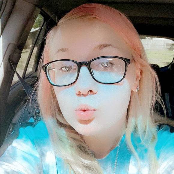 Profile Picture of Shyann Lahue (@shy__nicole) on Poshmark