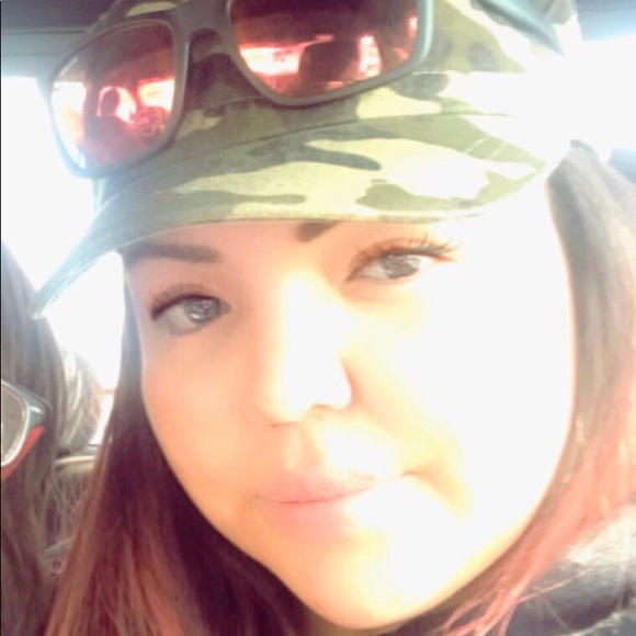 Profile Picture of Vicki Moosenose (@vickipam) on Poshmark