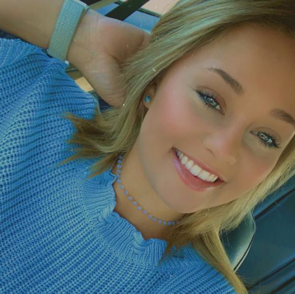 Profile Picture of Alora Retherford (@aloraretherford) on Poshmark