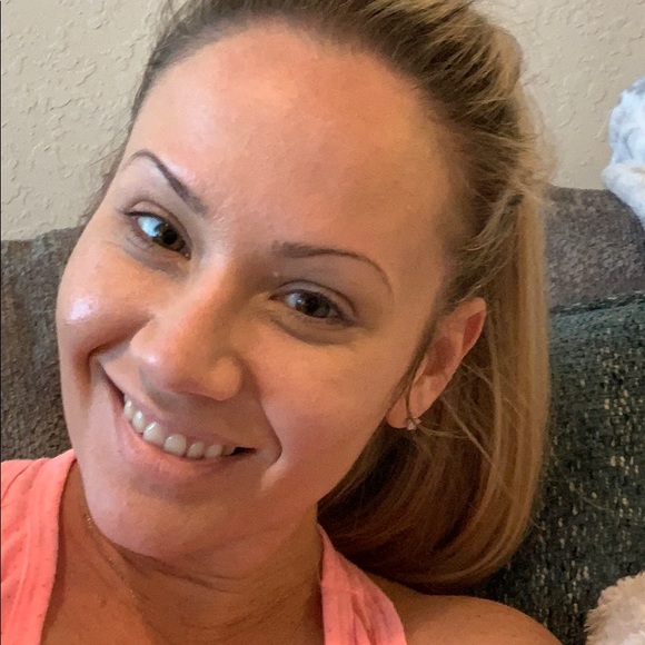 Profile Picture of April Kemper (@aprilkemper) on Poshmark