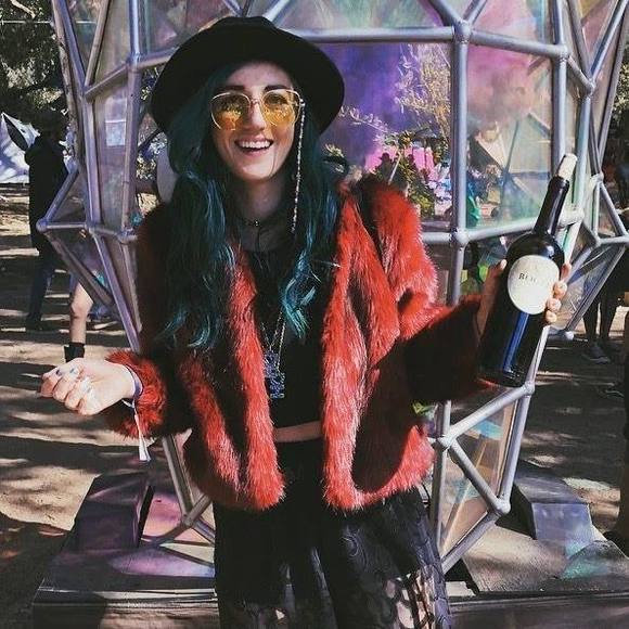 Profile Picture of Katie Daubert (@katiedaubert) on Poshmark