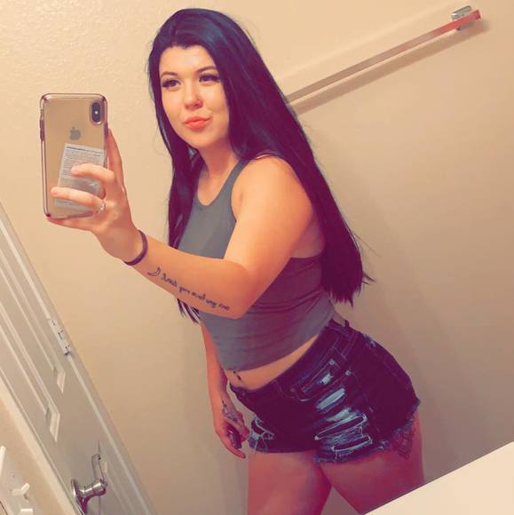 Profile Picture of Mariah Prigmore (@mariahprigmore) on Poshmark