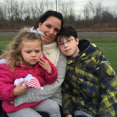 Profile Picture of Kim Vincent (@kimntrip) on Twitter