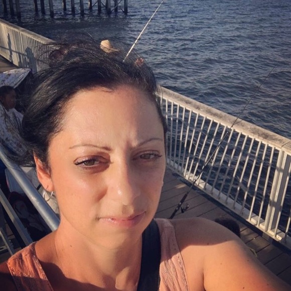 Profile Picture of Michelle Carbone (@mickshell) on Poshmark