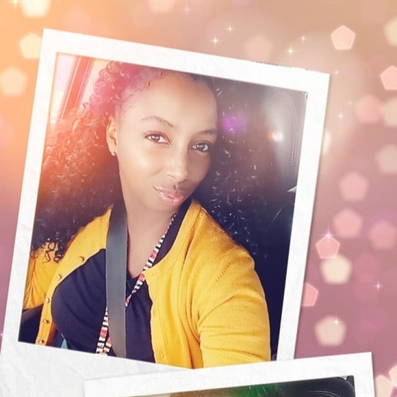 Profile Picture of Danielle Dykes (@daniellenor) on Poshmark