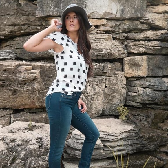 Profile Picture of Kimberly Kelsay (@kelsays) on Poshmark