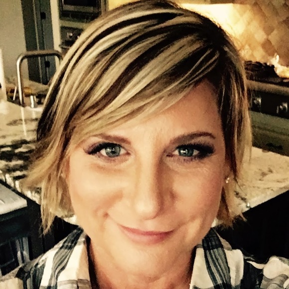Profile Picture of Carla Derrick-chaney (@cderrickchaney) on Poshmark
