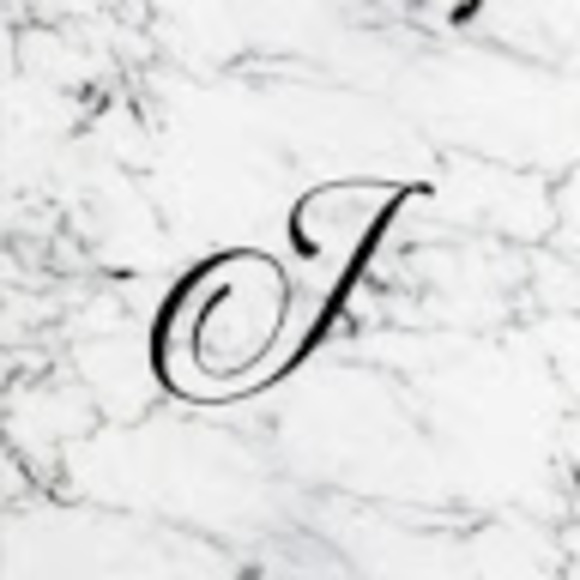 Profile Picture of Jennifer Anasky (@jenniferanasky) on Poshmark