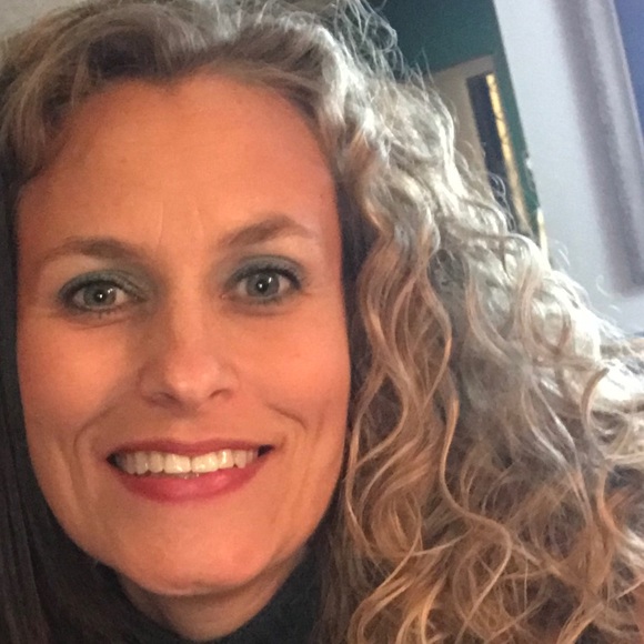 Profile Picture of Kristin Lampasona (@aklamp88) on Poshmark