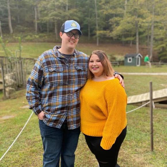 Profile Picture of Jesse Yeager (@poshmarkklyeage) on Poshmark