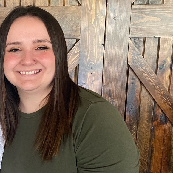 Profile Picture of Danielle Maroney (@d_maroney) on Poshmark