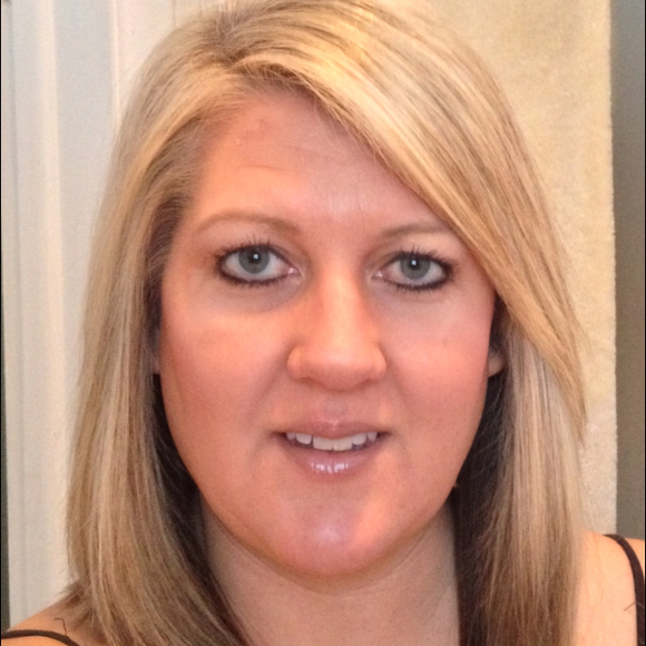 Profile Picture of Kim Orton (@shop0hic) on Poshmark