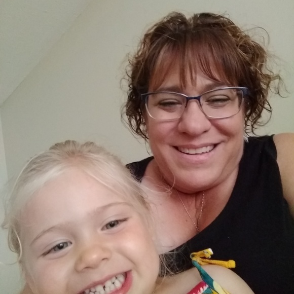 Profile Picture of Mary Mocny (@mmocny13) on Poshmark