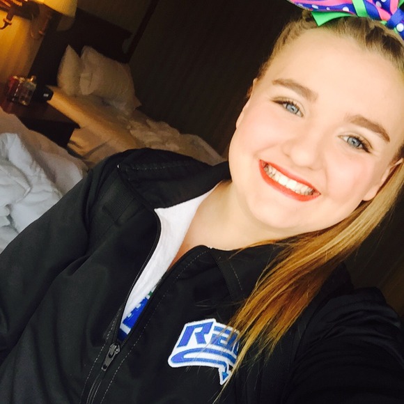 Profile Picture of Kayla Troedel (@kaylatroedel) on Poshmark