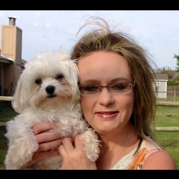 Profile Picture of Stephanie Applegate (@nurseneffie) on Poshmark