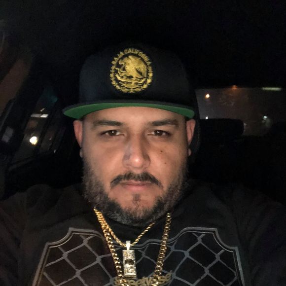 Profile Picture of Krimz Dela krimz (@krmnl_la5150) on Poshmark