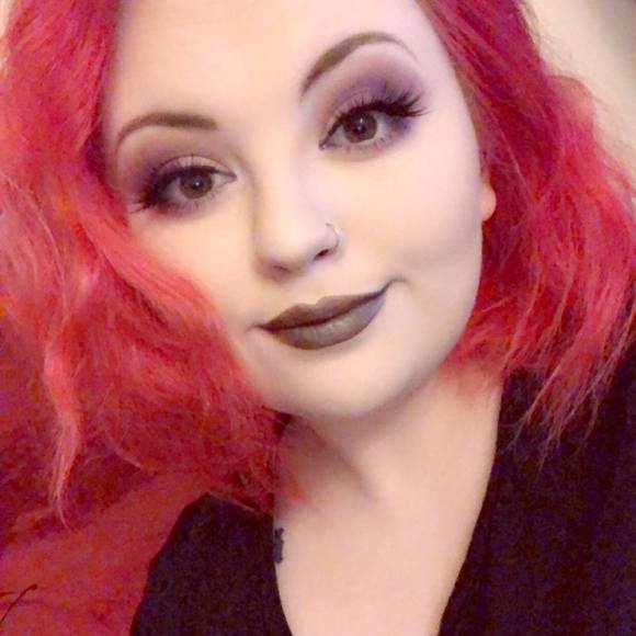 Profile Picture of Kayla Parton (@kayla_parton) on Poshmark