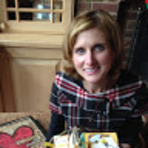 Profile Picture of Paula Hall (@paulam316) on Poshmark