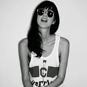 Profile Picture of Julia Reiss (@thereisspiece) on Youtube